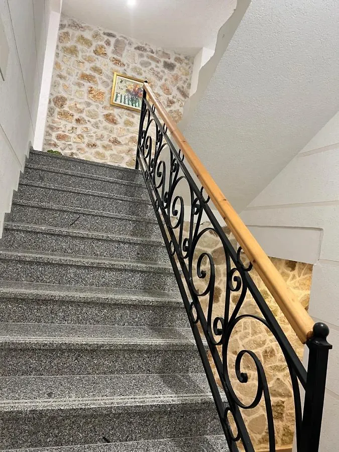 Hotel Stonevilla Buta Himarë