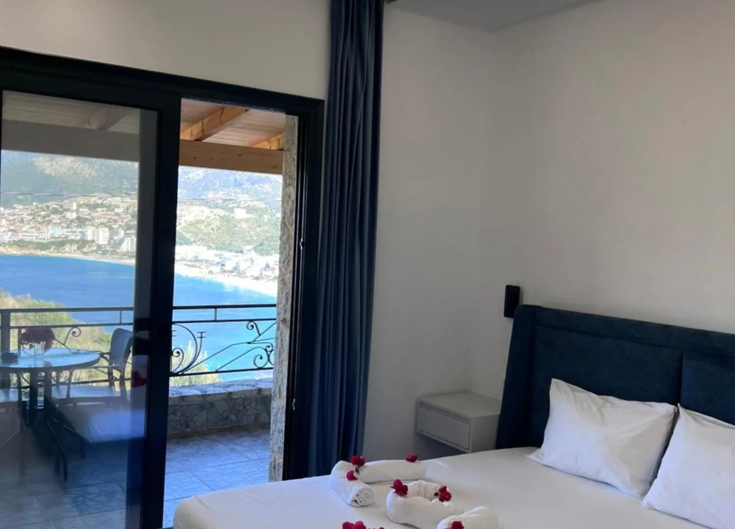 Stonevilla Buta Himare Hotel