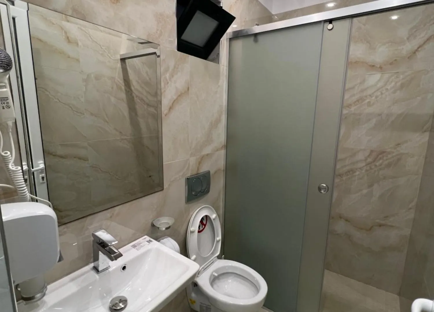 Stonevilla Buta Himare Hotel