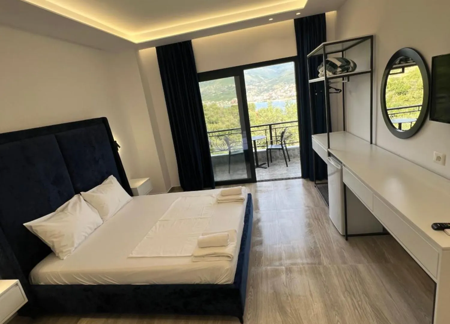 Stonevilla Buta Himare Hotel