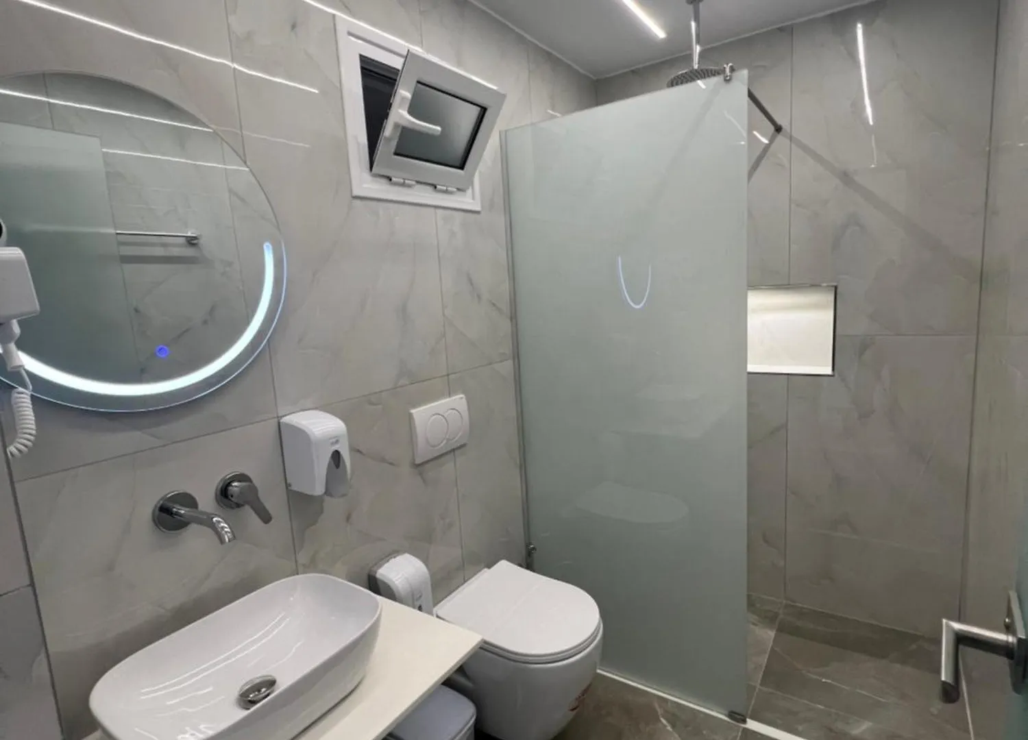 Stonevilla Buta Himarë Albanie