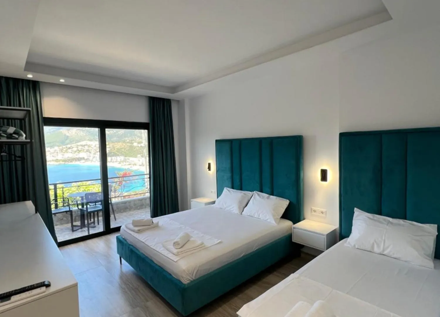 *** Hotel Stonevilla Buta Himare Albânia